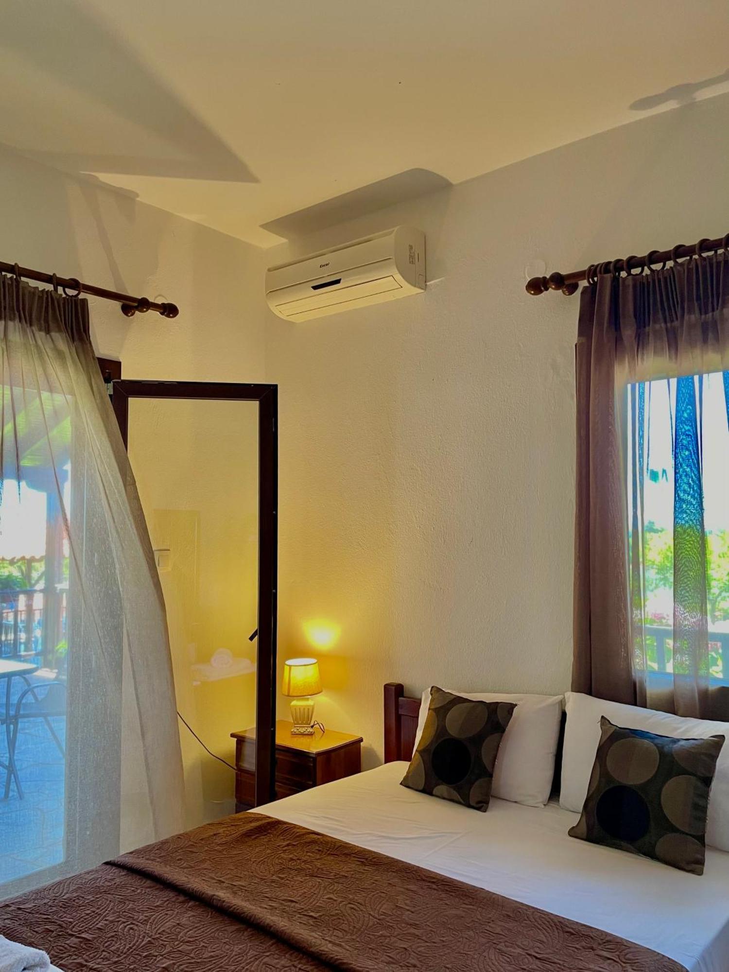 Anna Dani Apartments 보우르보우로우 외부 사진