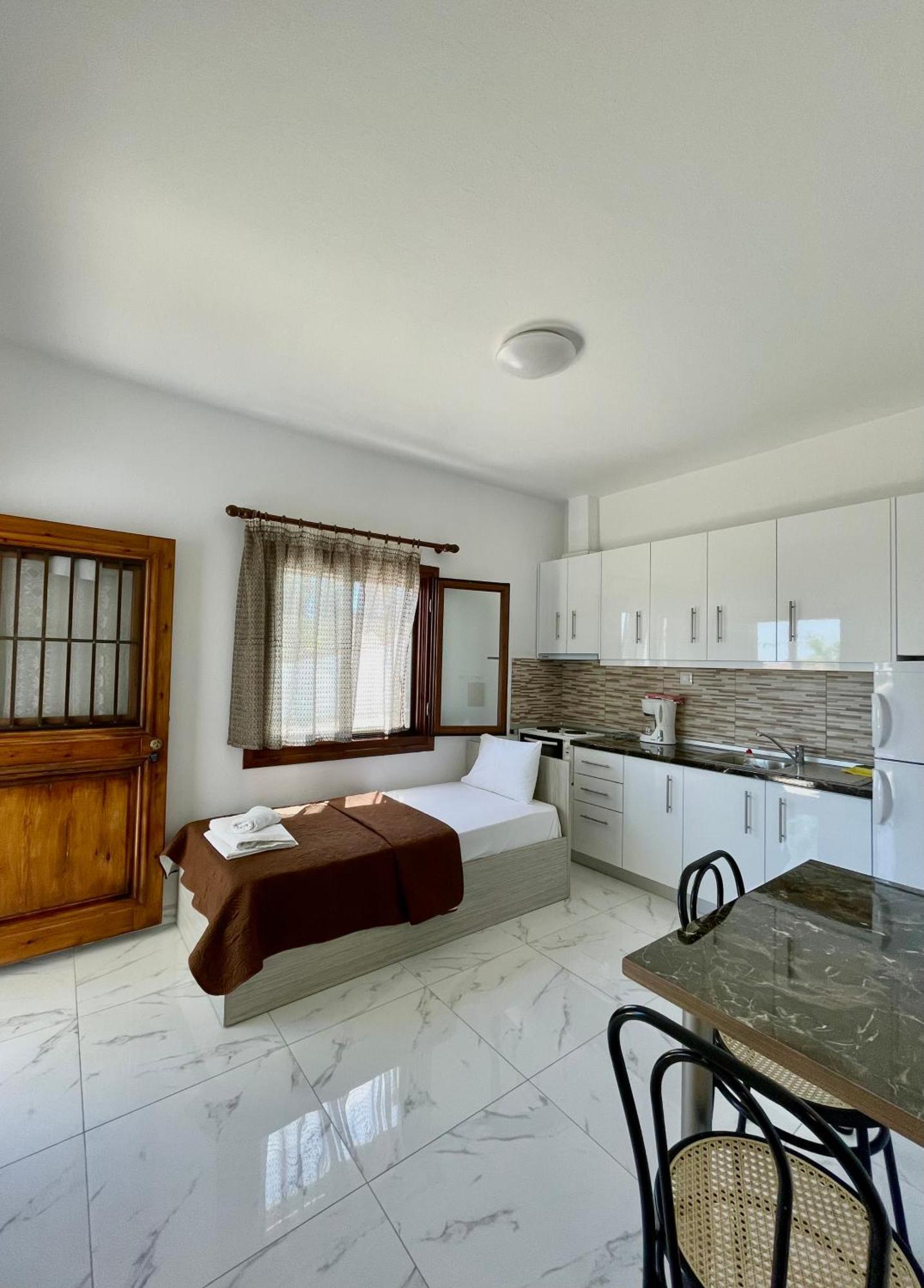 Anna Dani Apartments 보우르보우로우 외부 사진